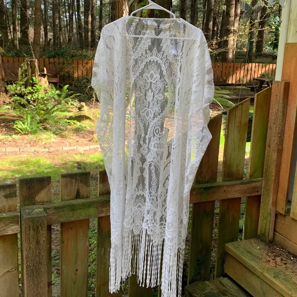 Ann & Rose White Lace Fringe Kimono